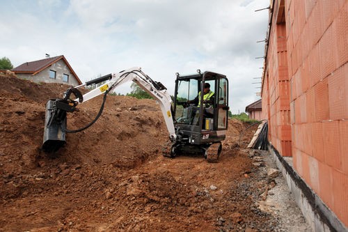 small-bobcat-excavator-e19-grading-bucket-construction-140710_img_2015